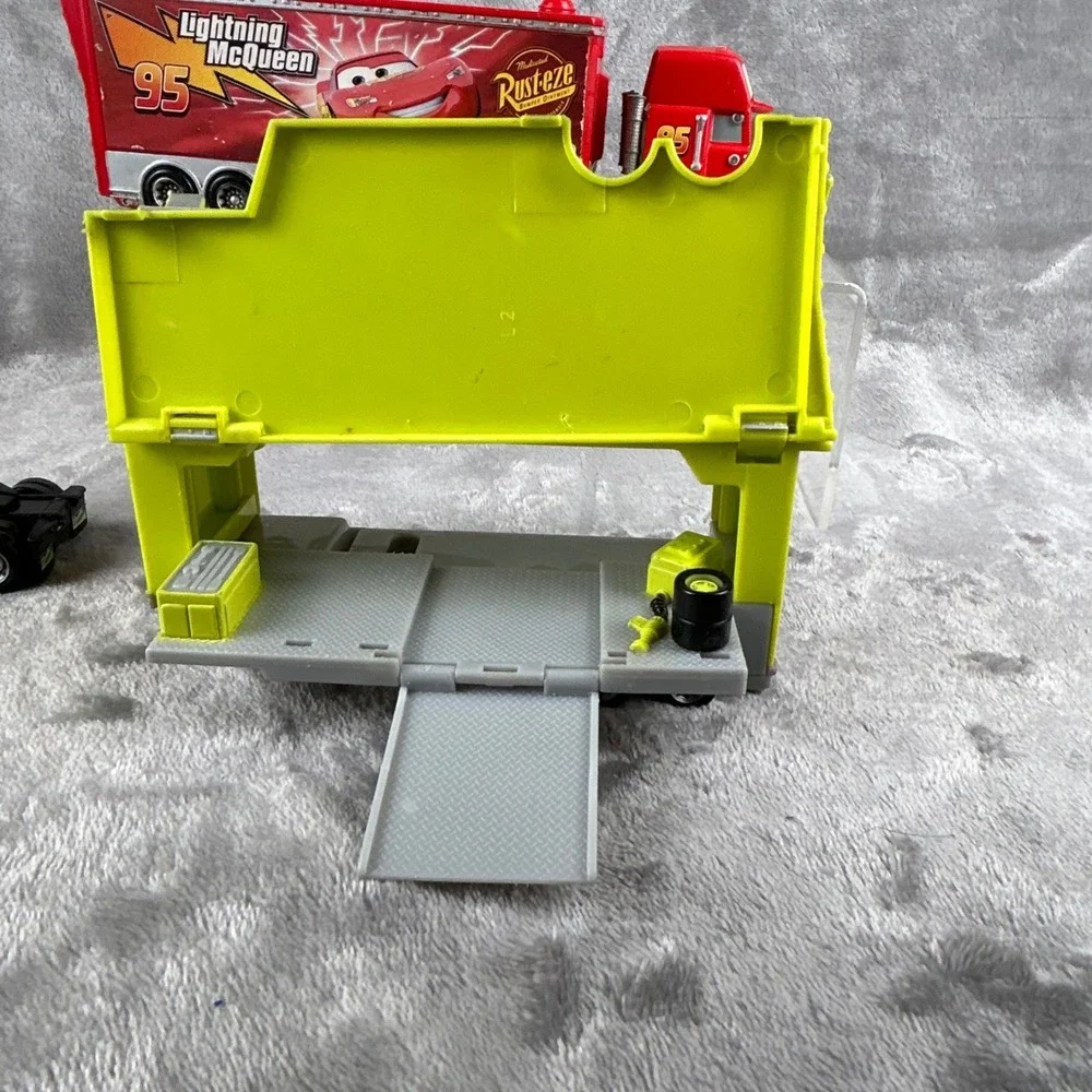 Disney Pixar Cars Mack Hauler and Trunk Fresh 34 Hauler Truck Lot Red Green